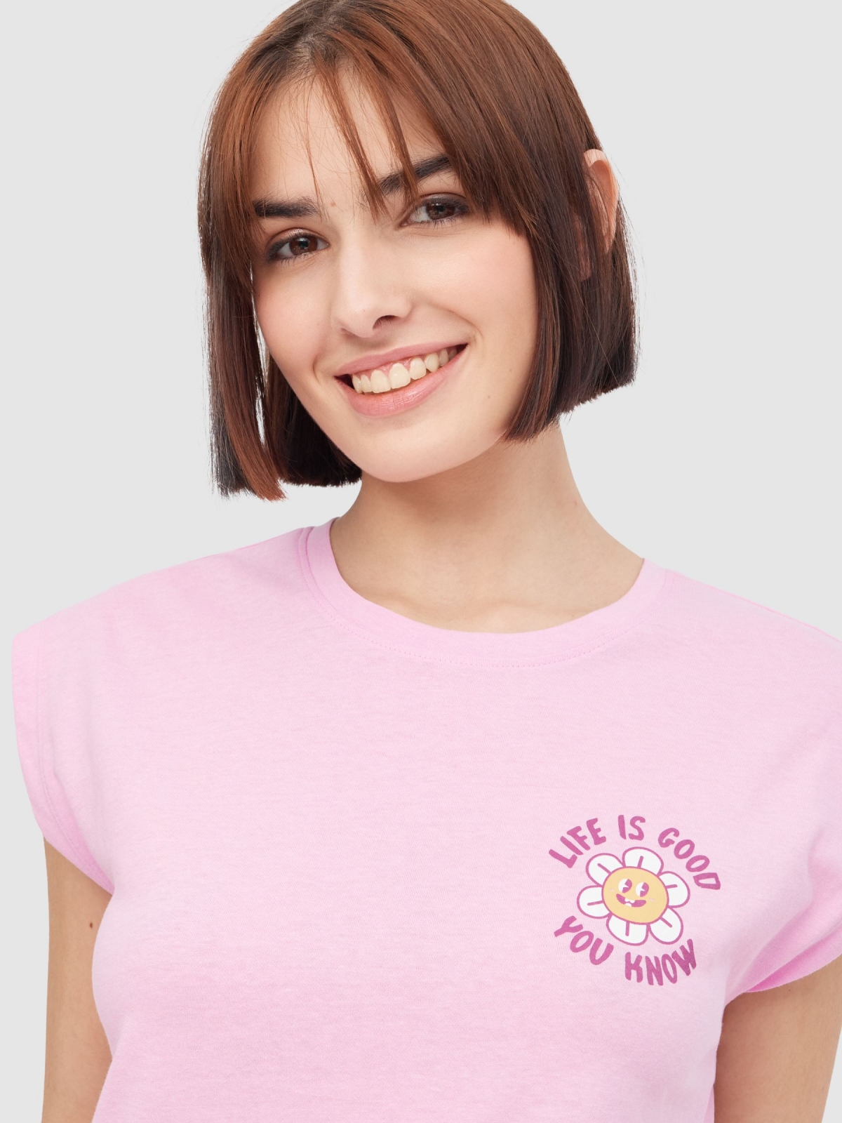 Camiseta Life Is Good magenta vista detalle