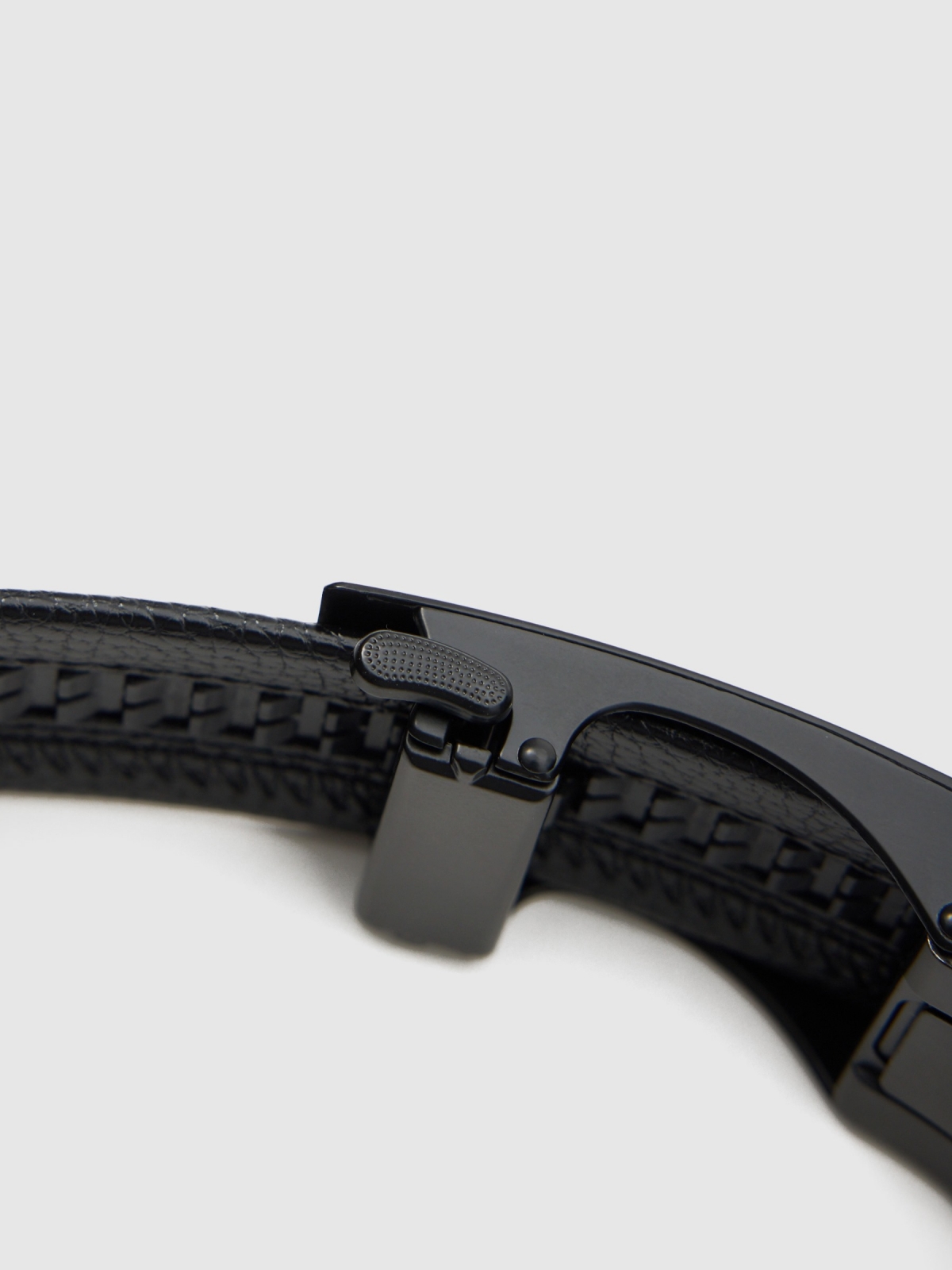 Basic belt black detail view