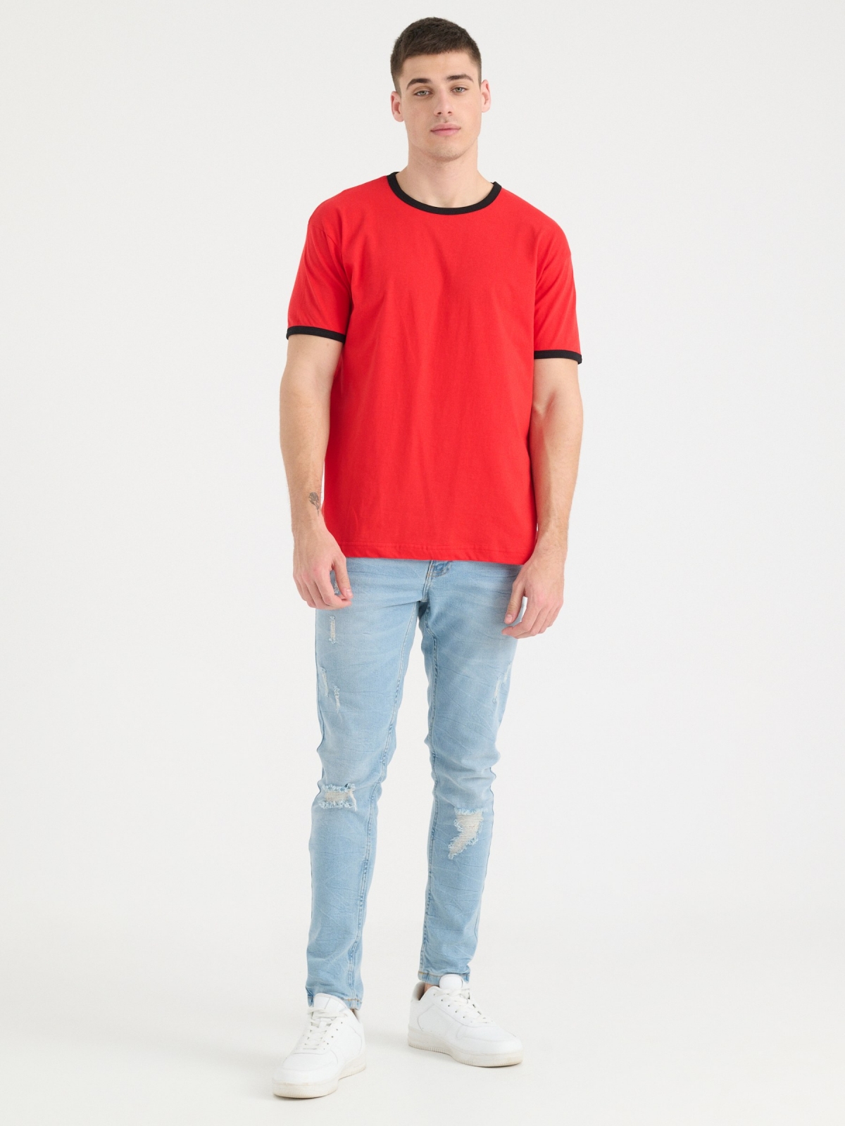 Basic T-shirt contrasts red front view