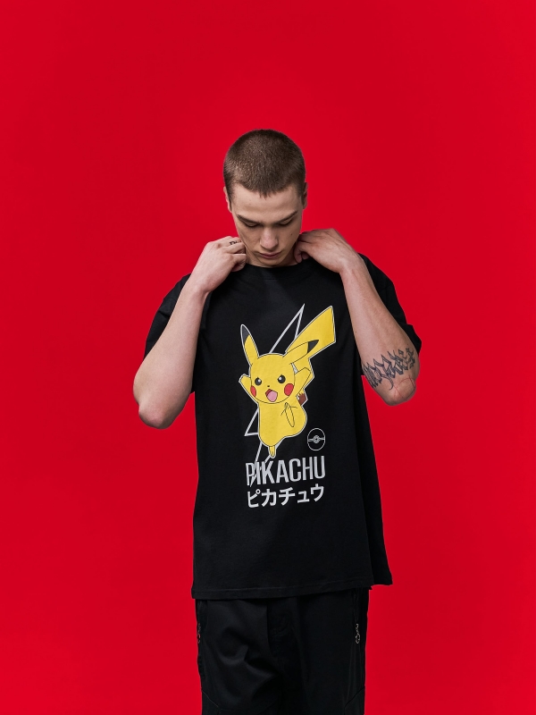  Camiseta Pikachu negro