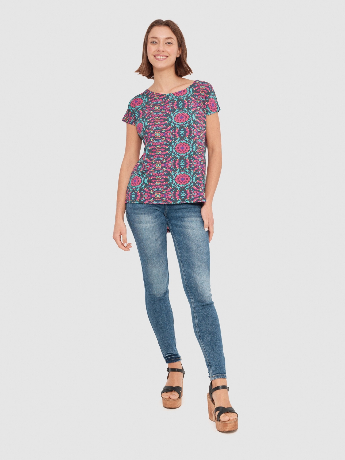 T-shirt fluida com estampado abstrato multicolorido vista geral frontal