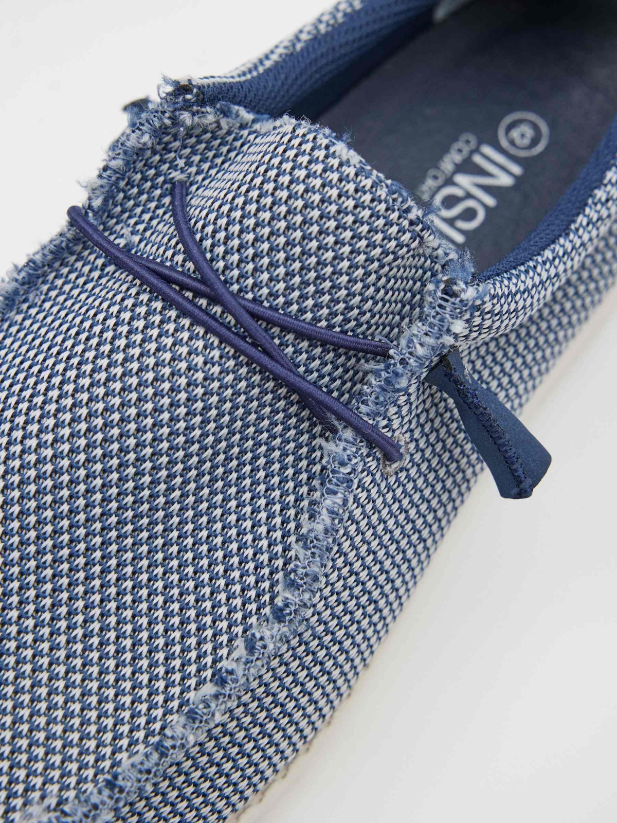 Zapato de nylon con elásticos azul petróleo vista detalle