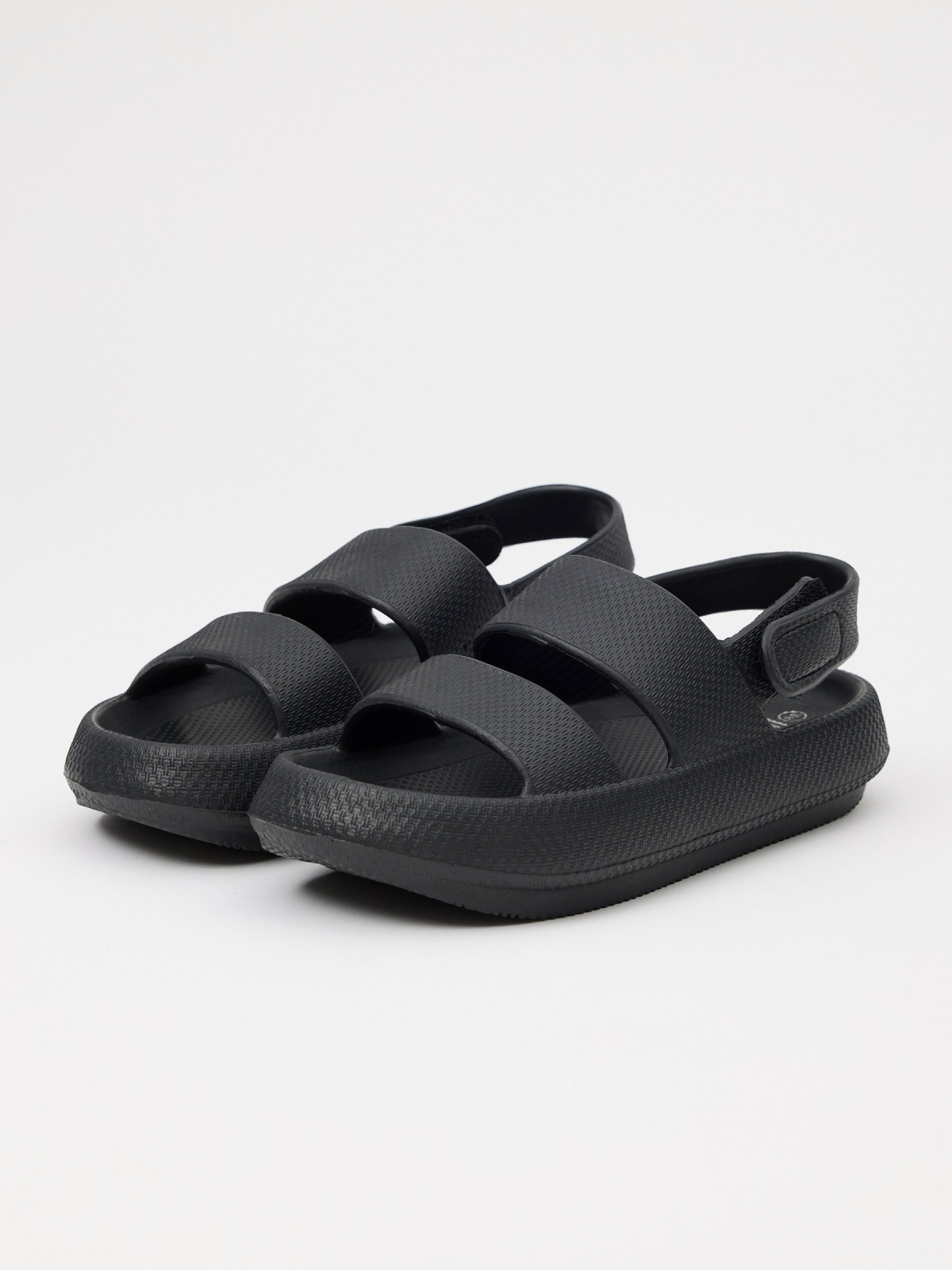 Flip flops with straps and platform black 45º front view