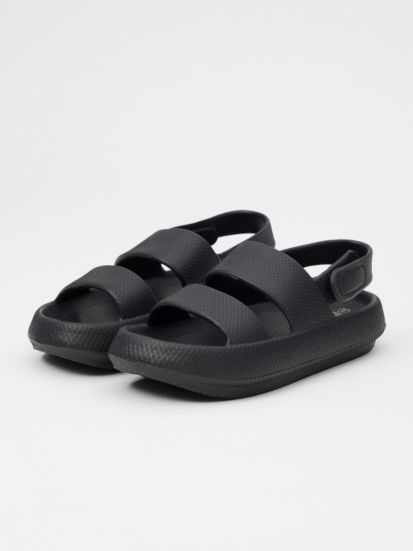 Flip flops com correias e plataforma preto vista frontal 45º