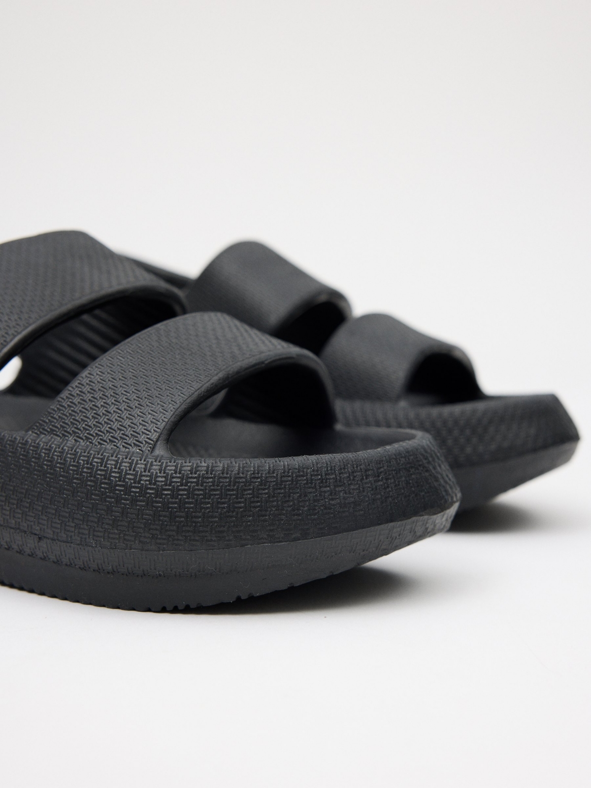 Flip flops with straps and platform black detail view