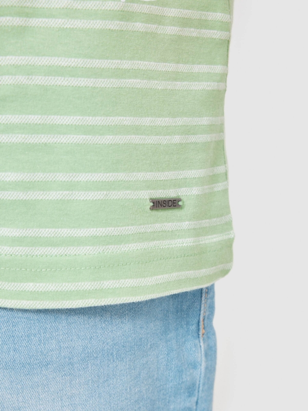 T-shirt às riscas texturada menta vista detalhe
