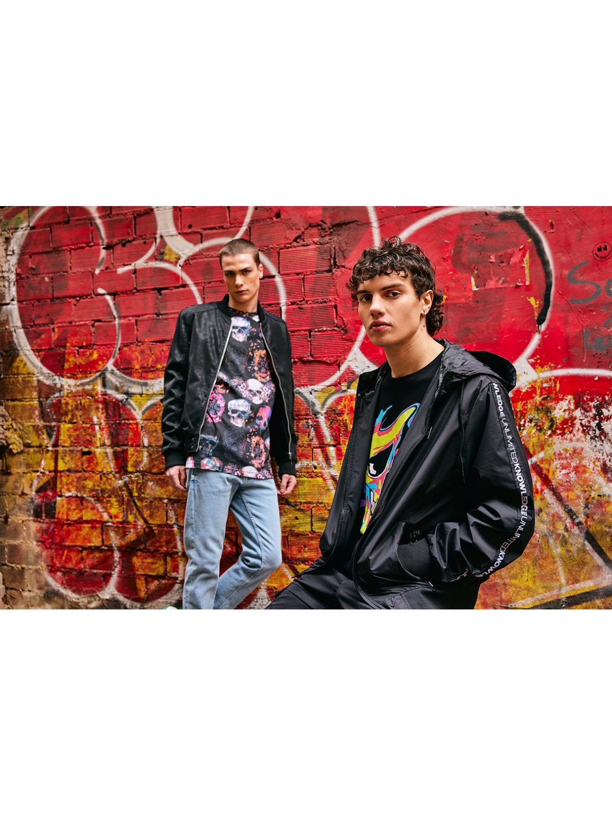 %NewExtra% Cazadora abierta con texto negro