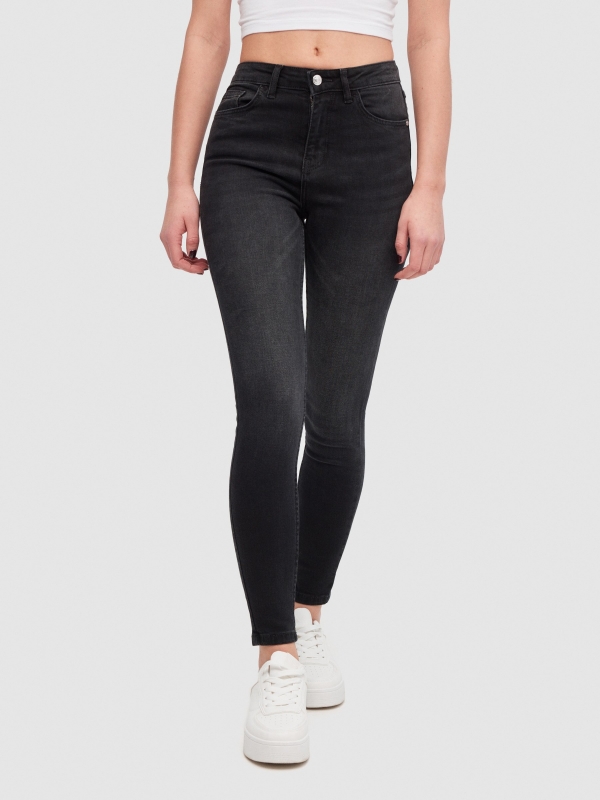 Jeans skinny tiro medio negro vista media frontal