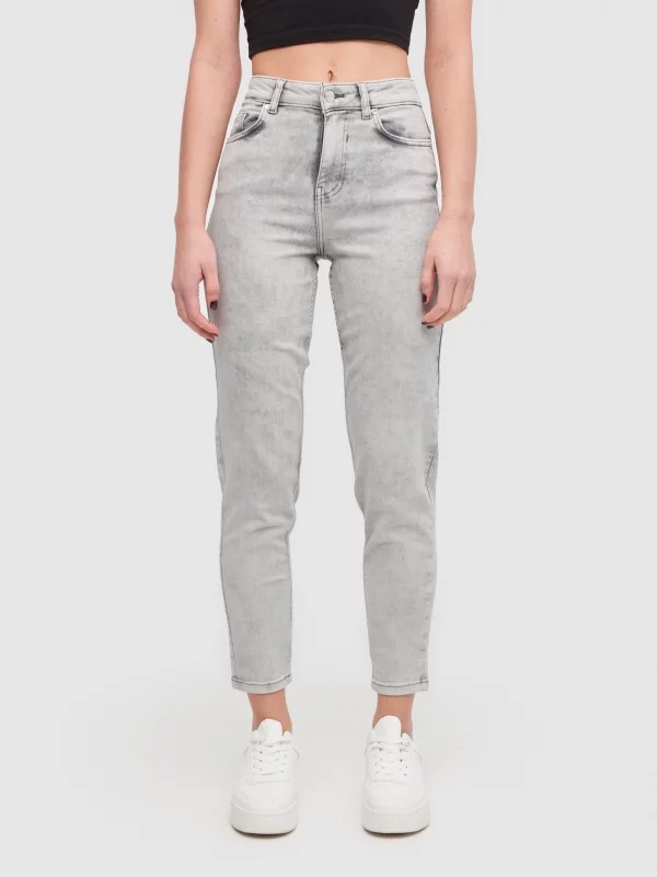 Jeans mom slim fit gris medio vista media frontal