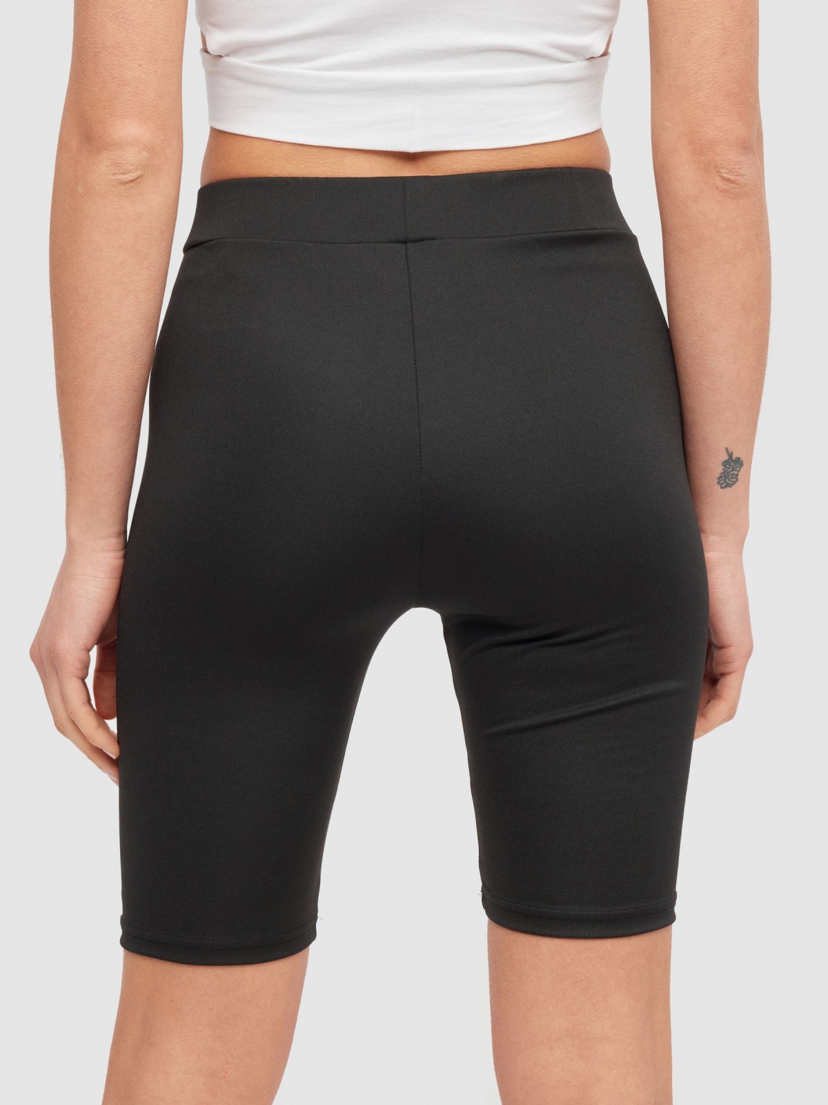 Leggings ciclista tiro alto negro vista detalle