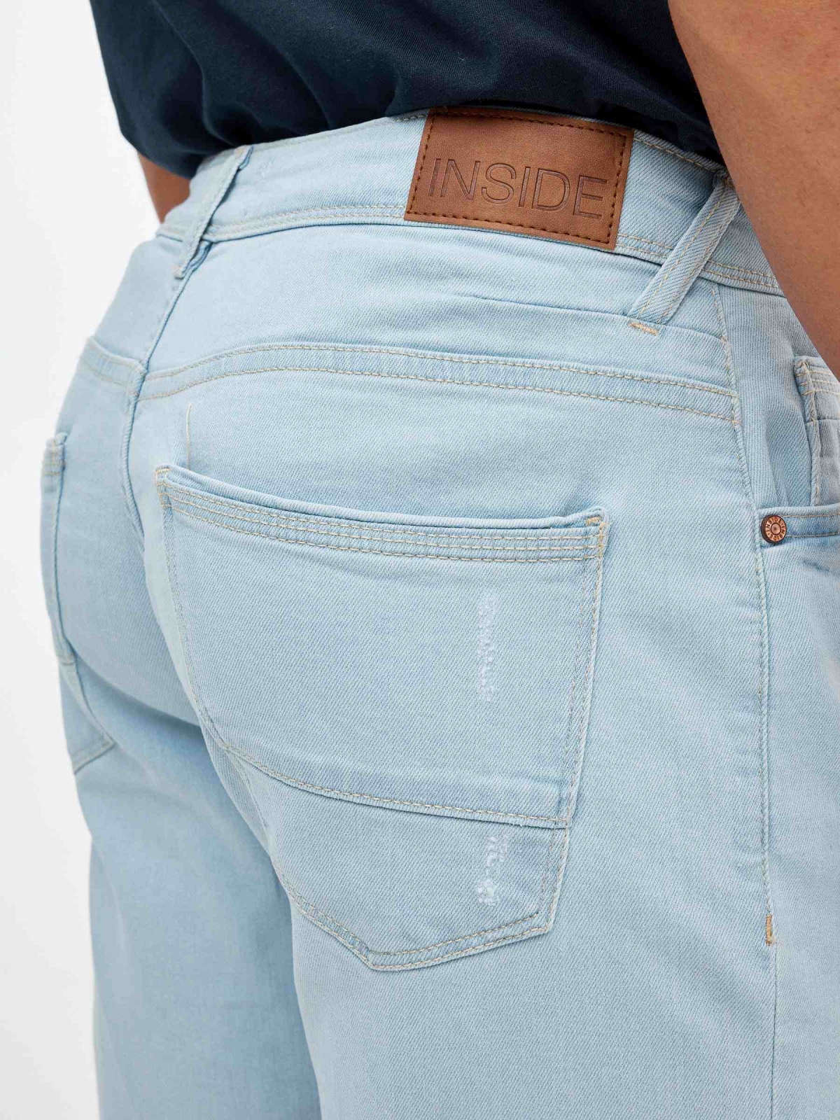 Shorts denim azul rasgados azul vista detalhe