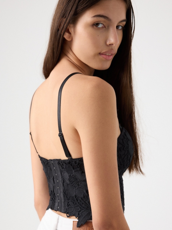 Bustier de renda floral preto vista detalhe