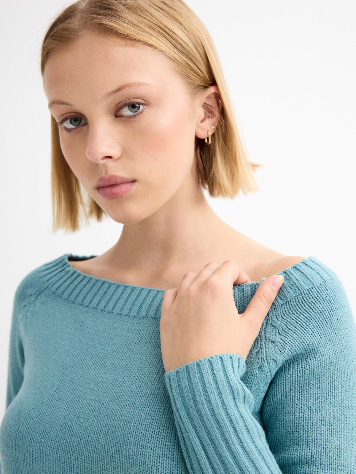 Marbled boat sweater turquoise detail view Marbled boat sweater turquoise detail view
