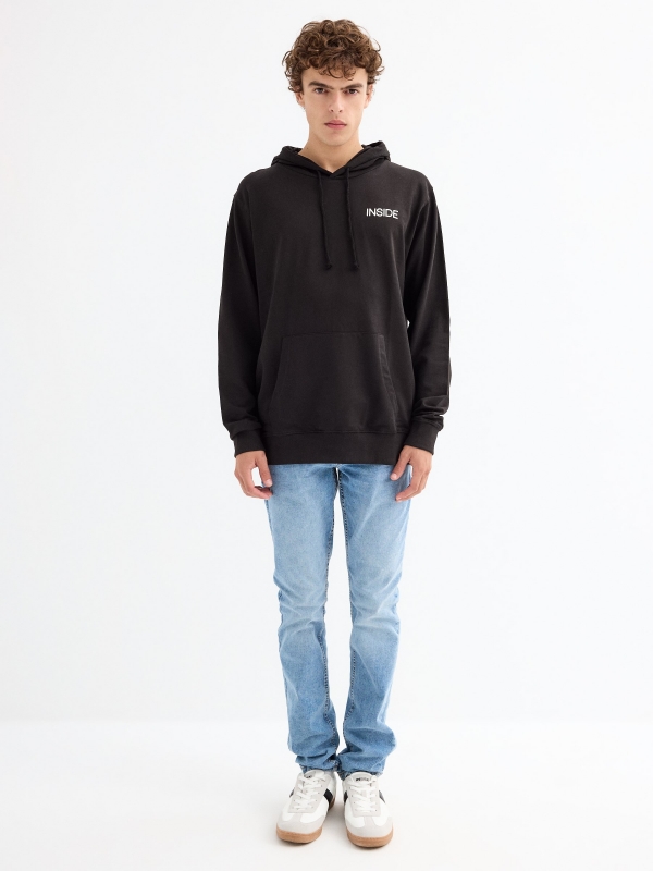 Camisola canguru com logótipo preto vista geral frontal
