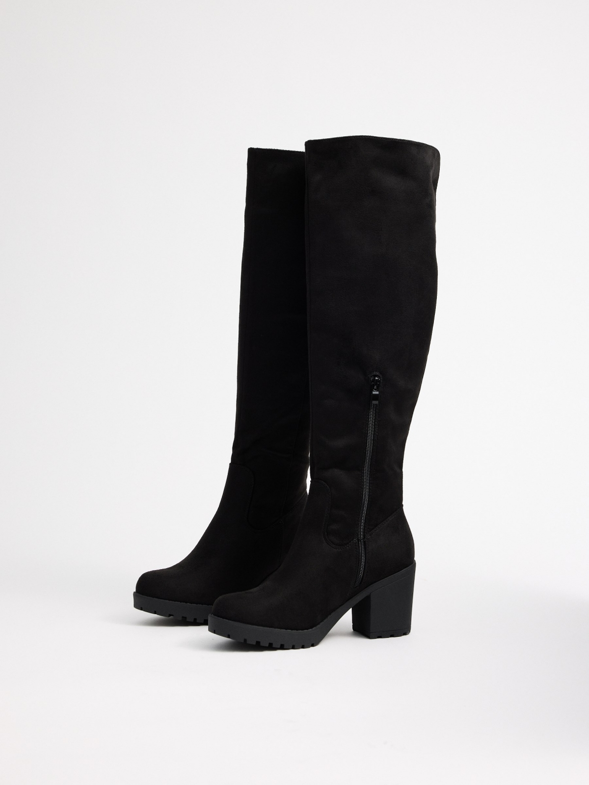 High boot with heel and platform black 45º front view