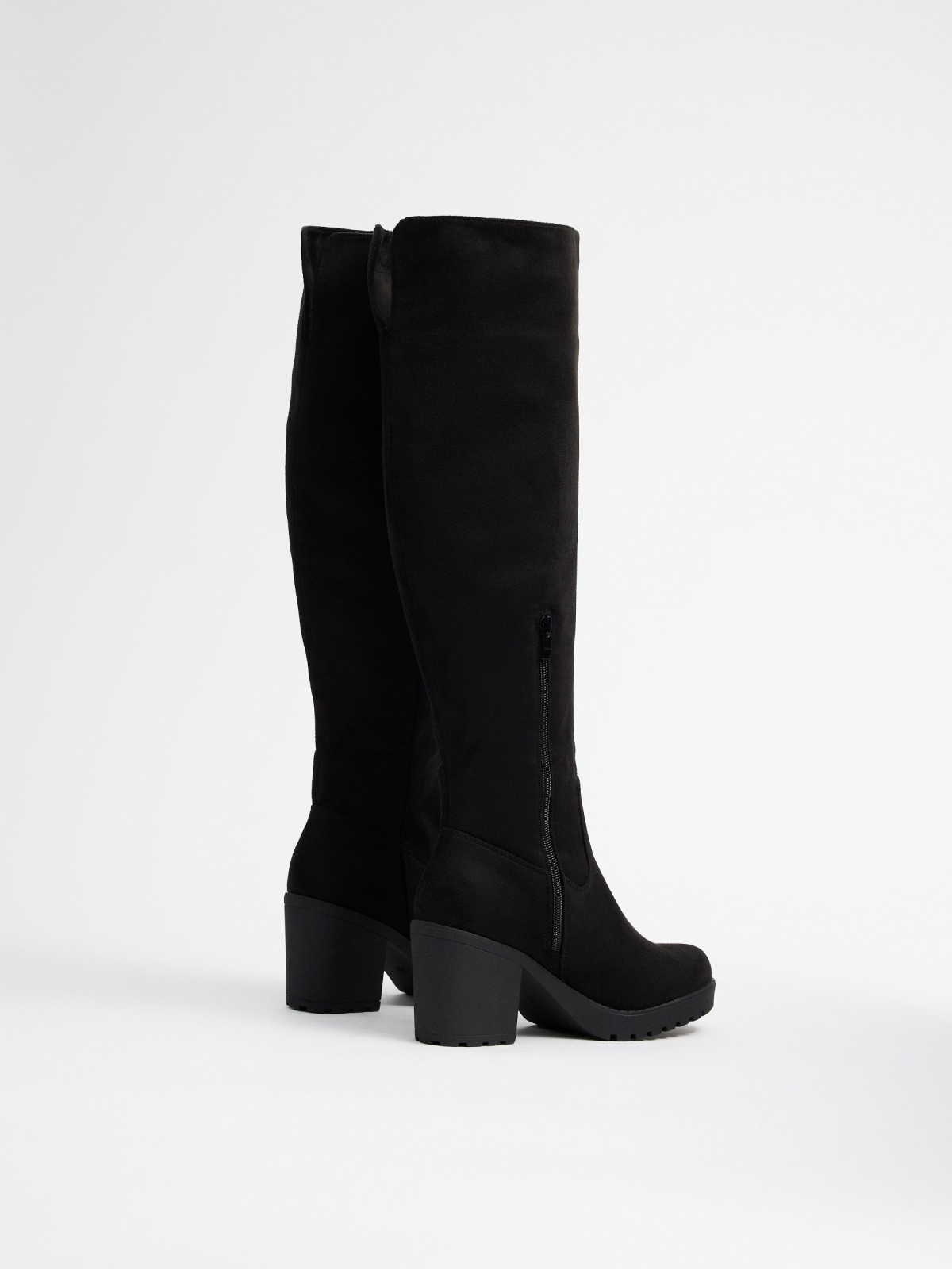 High boot with heel and platform black 45º back view