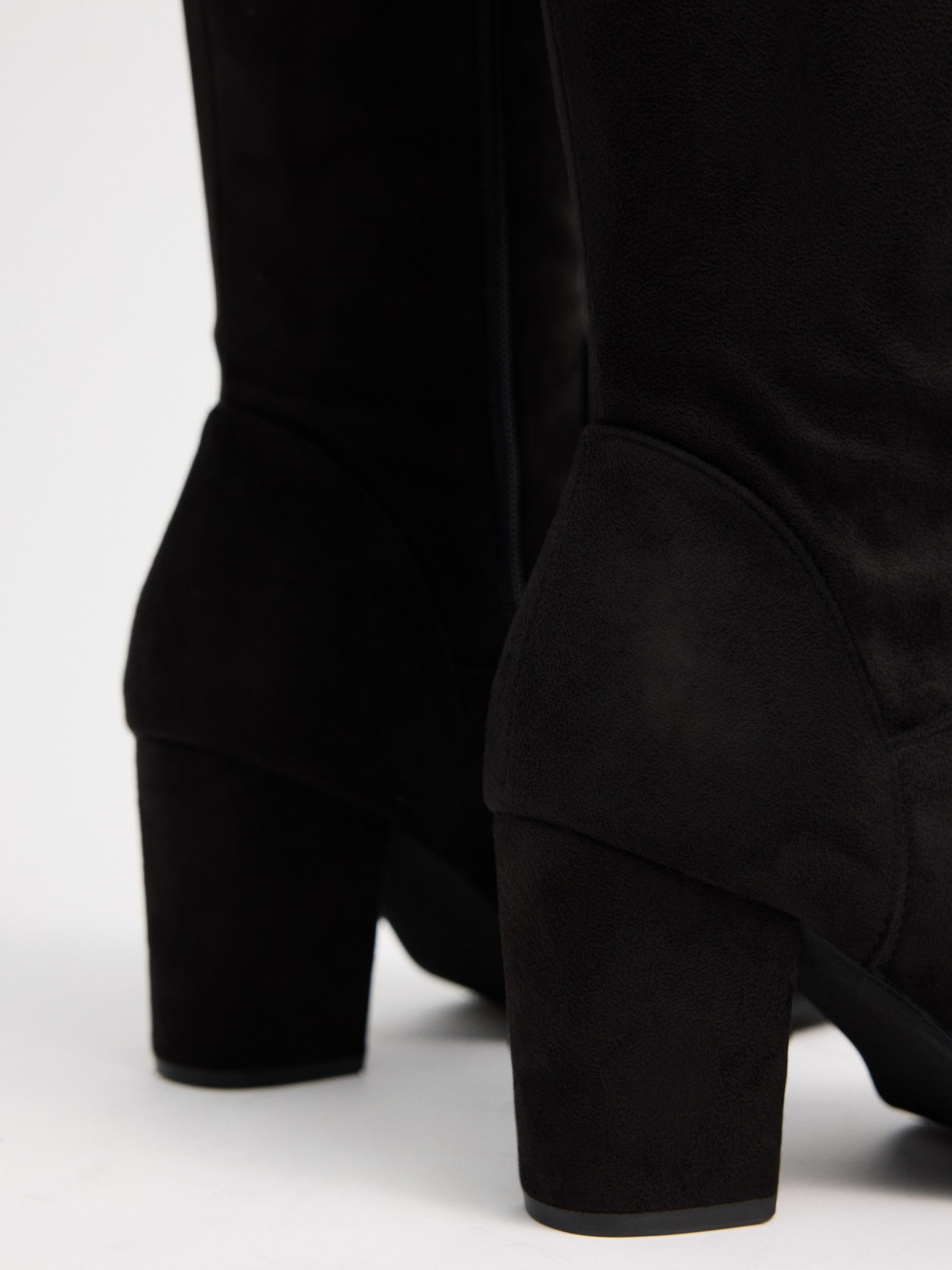 High boot with heel and platform black detail view