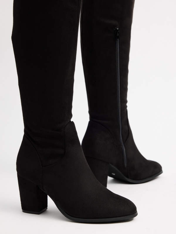 High boot with heel and platform black detail view