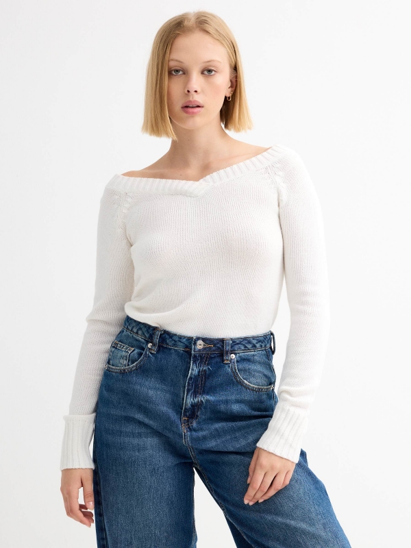 V-neck marbled sweater white middle front view