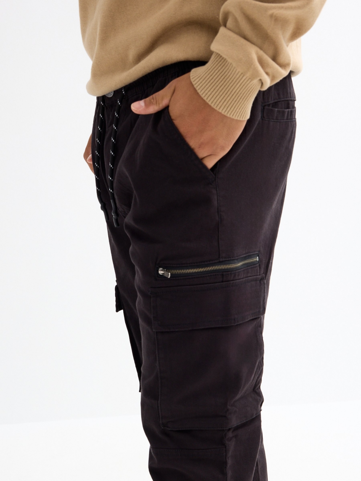 Multipocket jogger pants black detail view