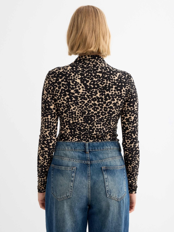 Animal print turtleneck black/beige middle back view