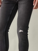 %Pto% Jeans super skinny negros con roto negro