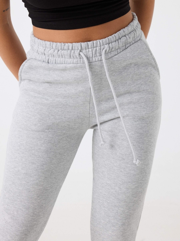 Pantalón jogger felpa gris melange vista detalle