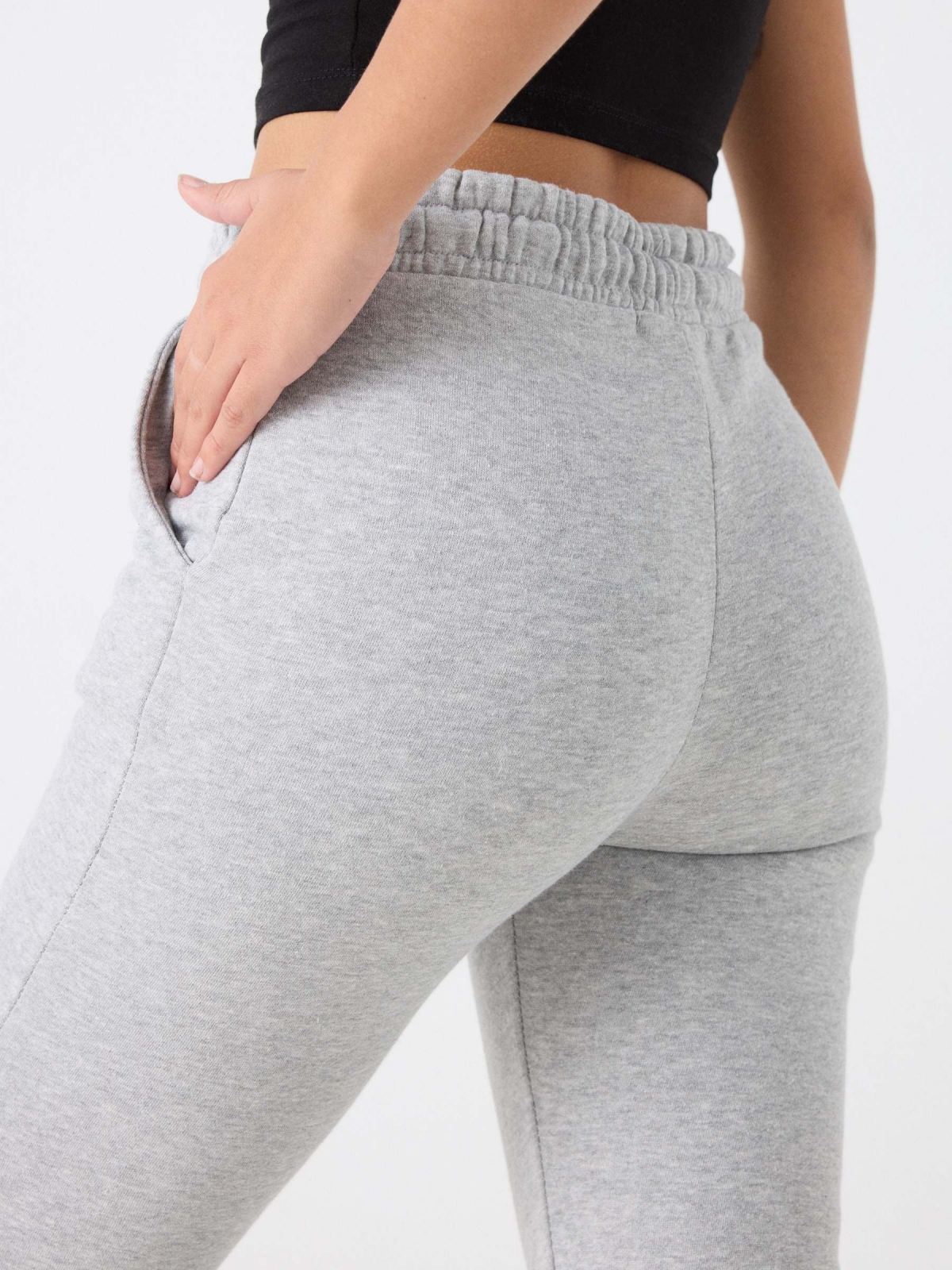 Pantalón jogger felpa gris melange vista detalle