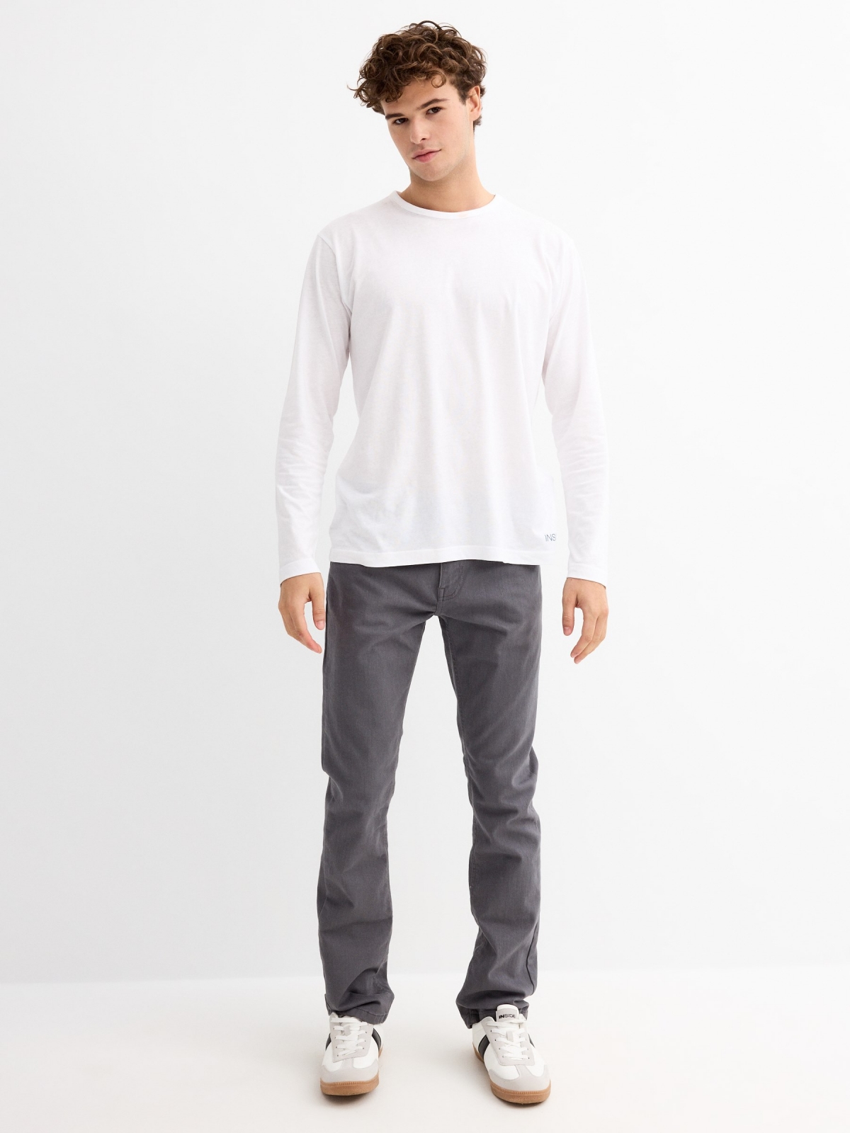 Jeans básicos de colores gris vista general frontal