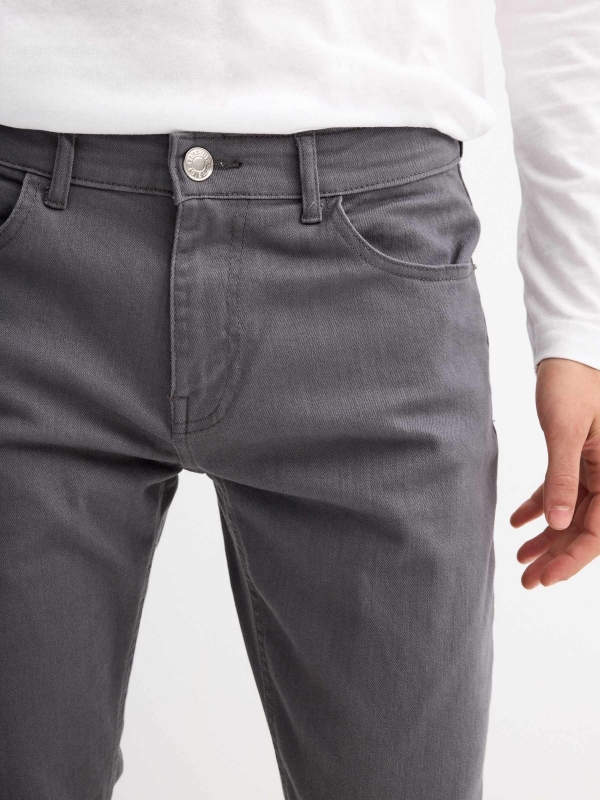 Basic colored jeans grey detail view