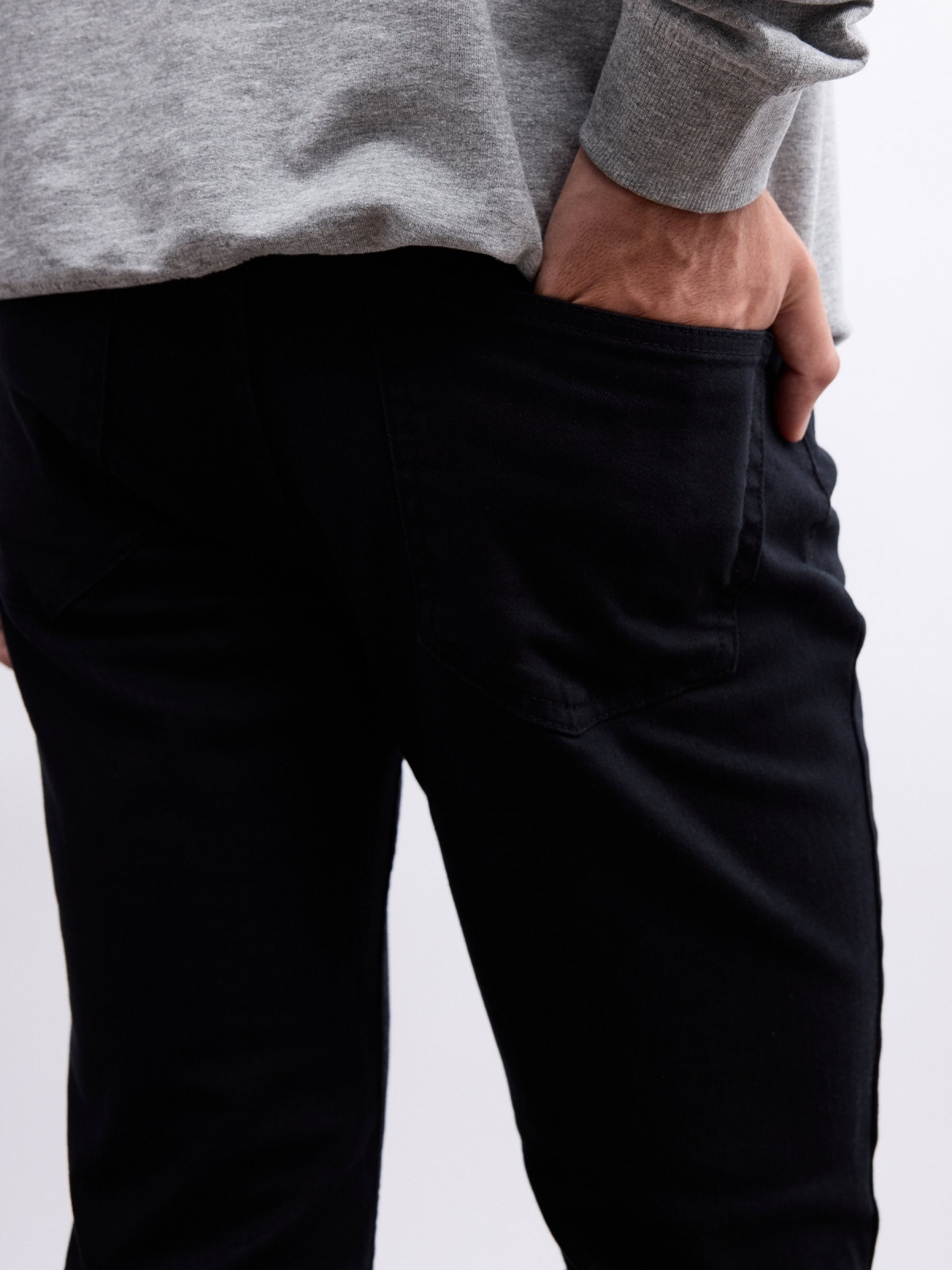 Coloured slim jeans black detail view