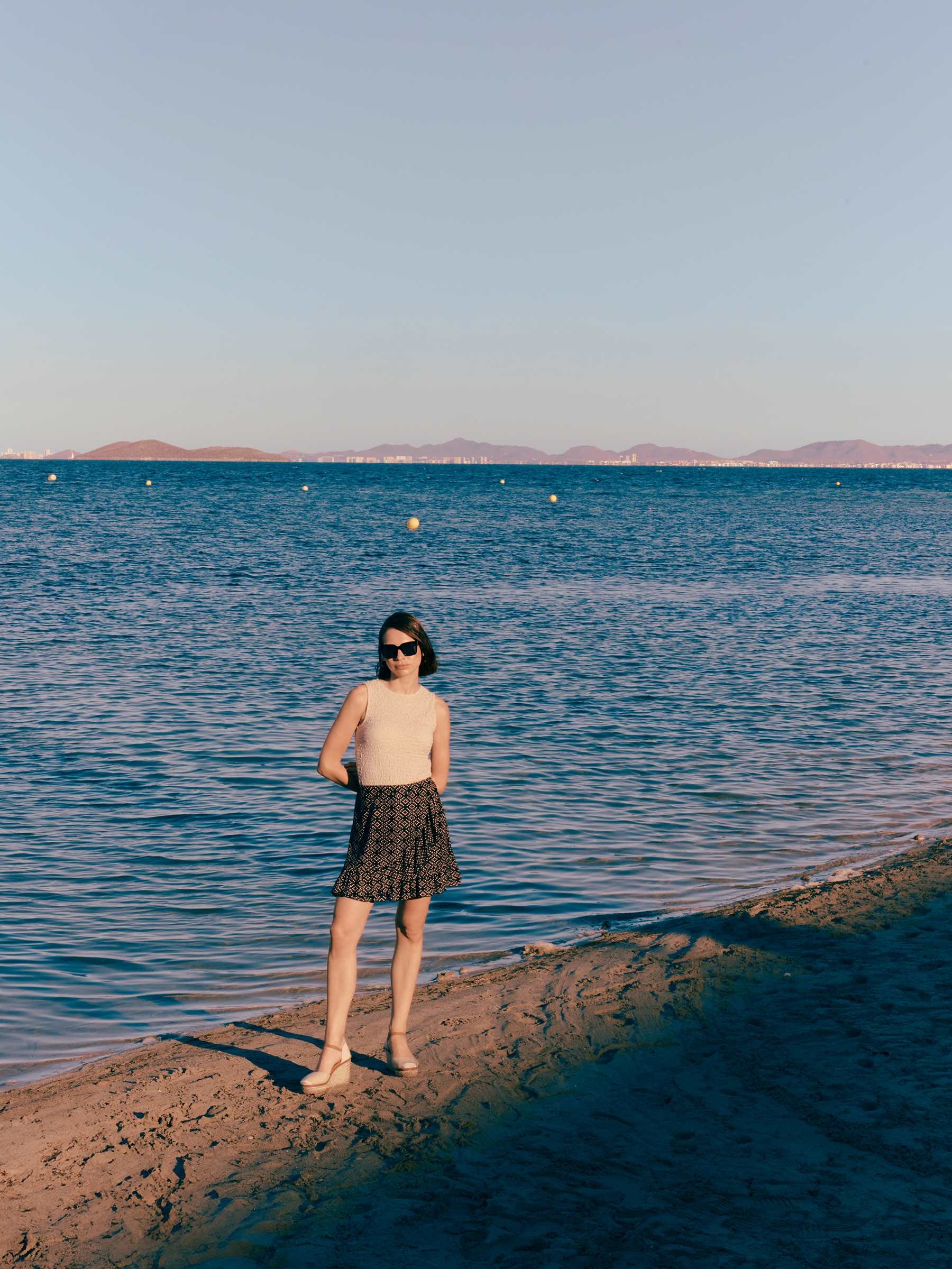 Minissaia com folhos preto