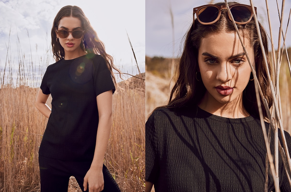 T-shirt com textura fluida preto vista meia frontal