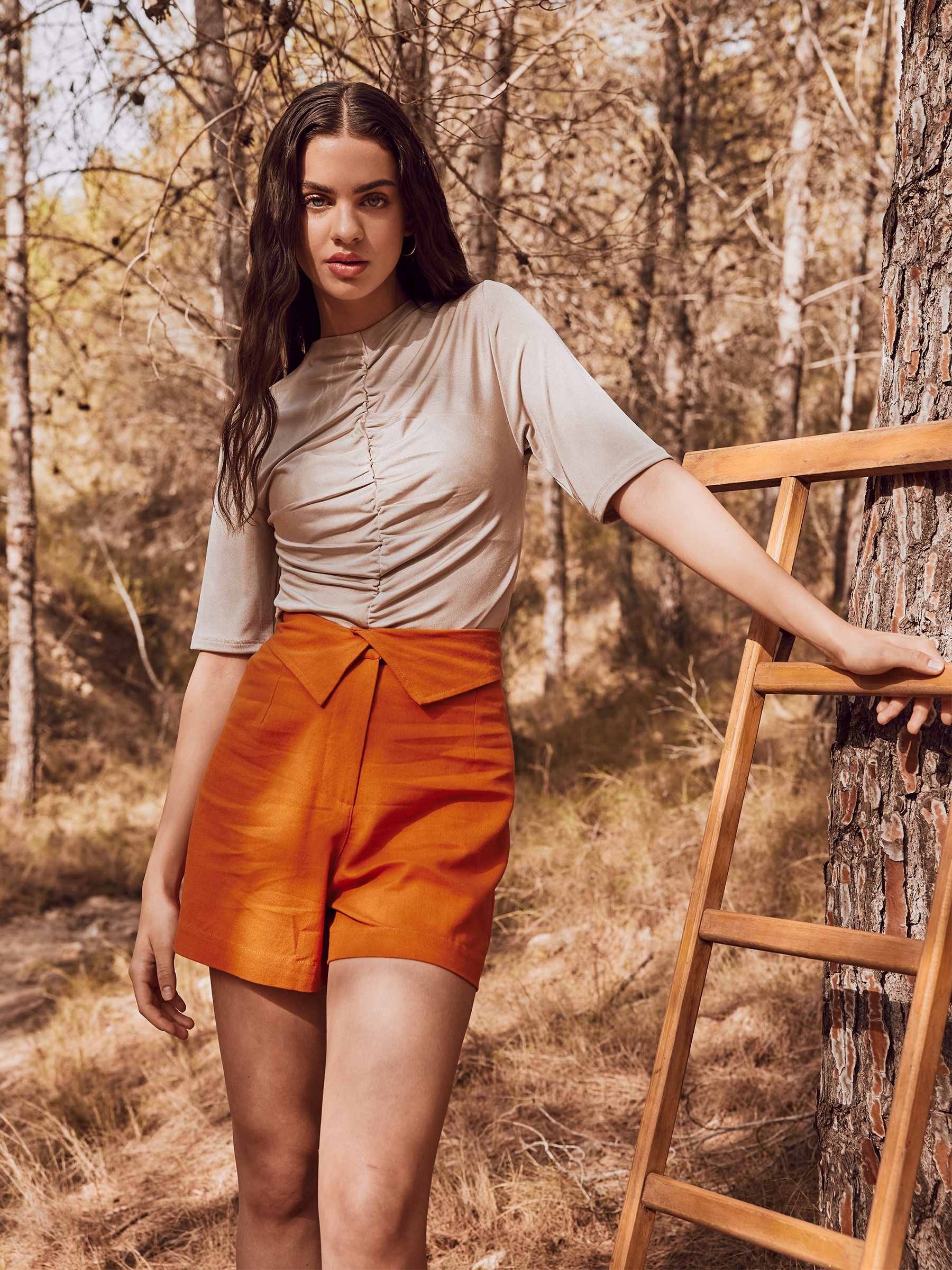 Linen fluid shorts cinnamon middle front view