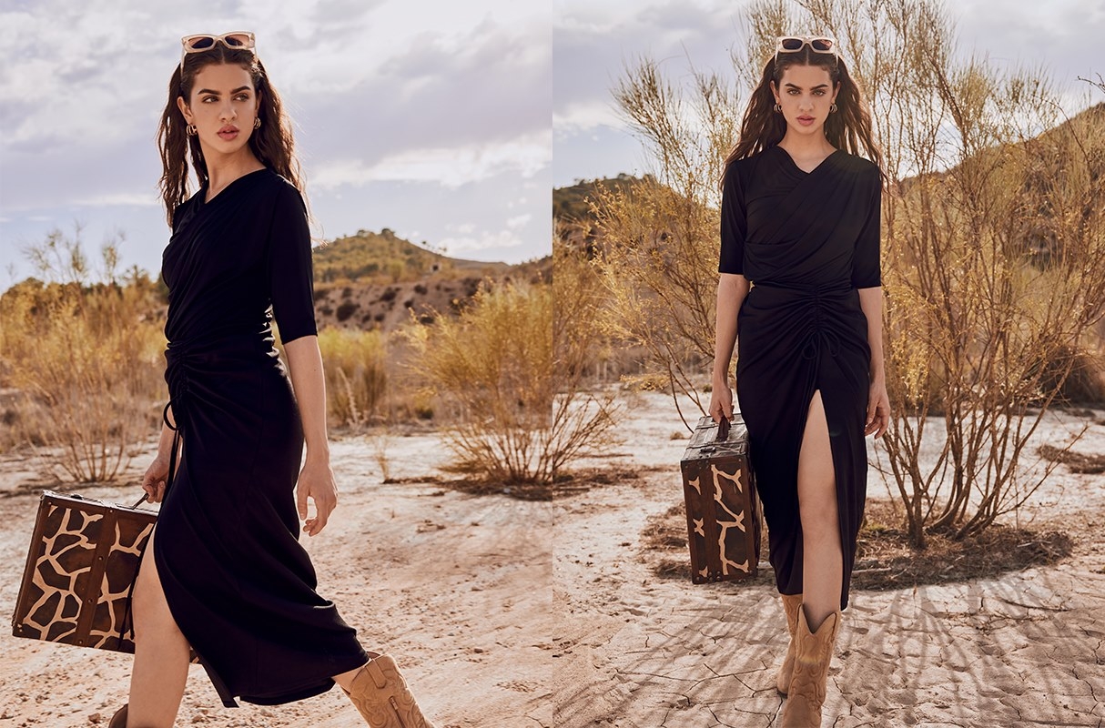 Slit midi skirt black middle front view