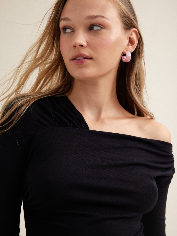  Asymmetric neckline t-shirt black