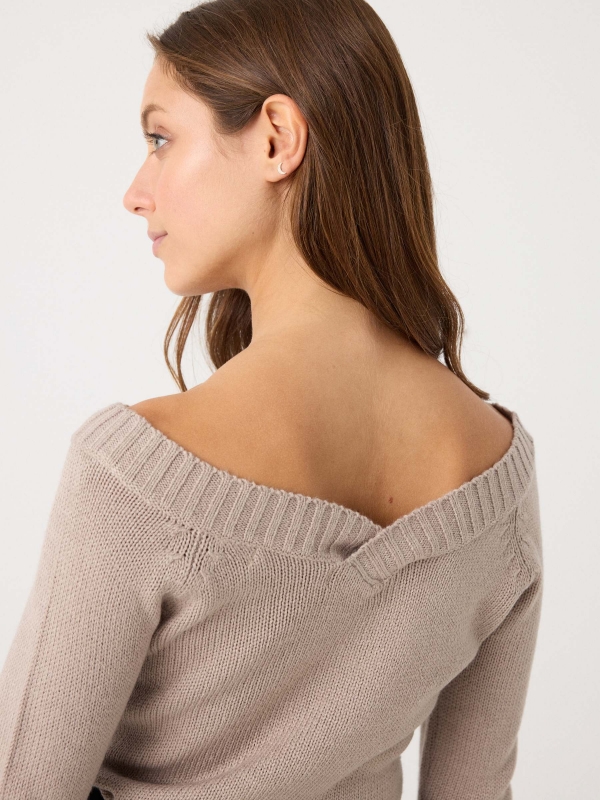 V-neck marbled sweater sand detail view