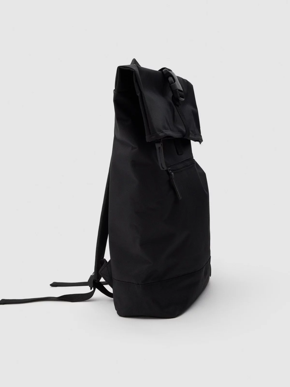 Mochila nailon negro vista general trasera