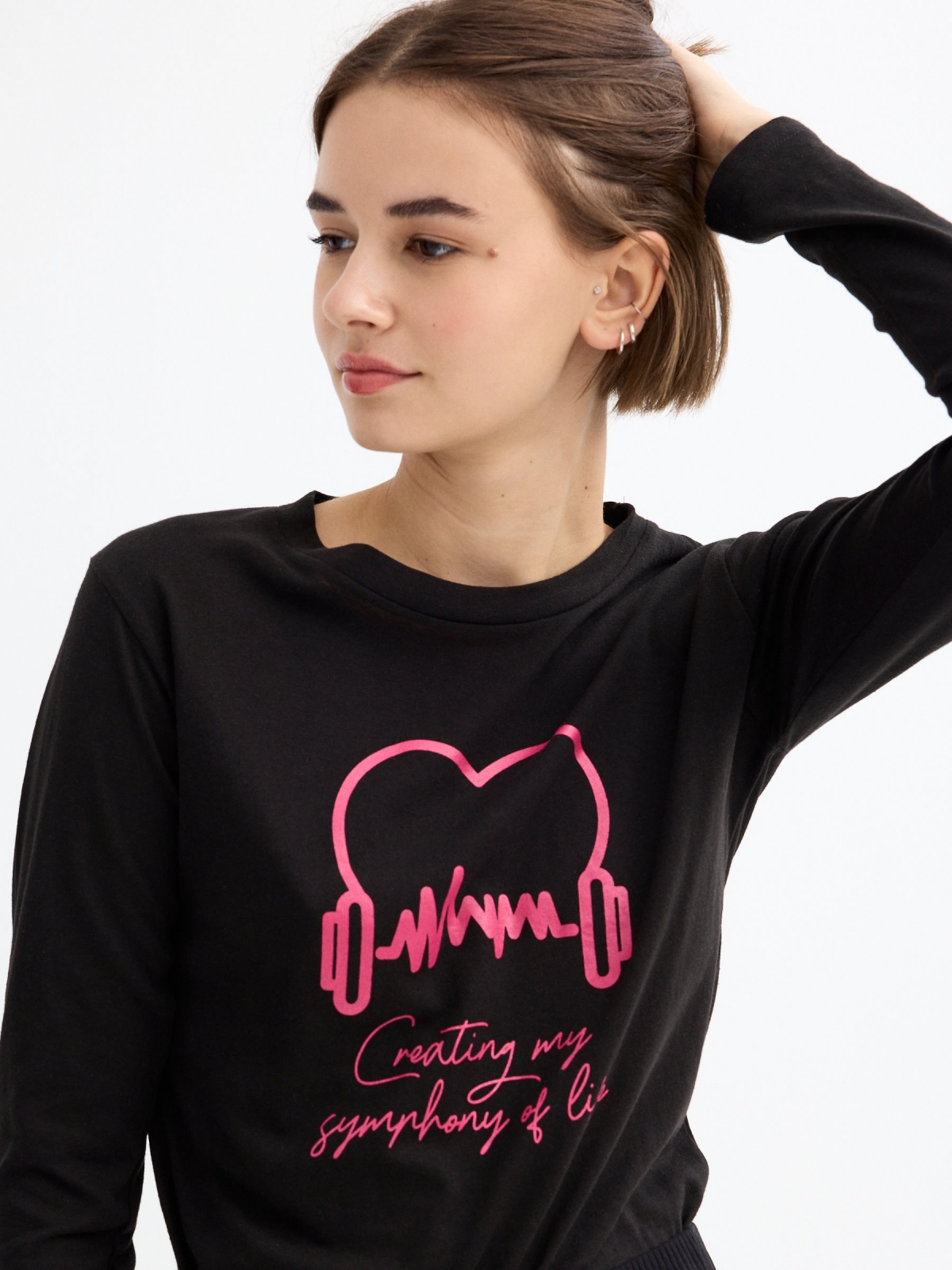 Long sleeve black graphic t-shirt black detail view