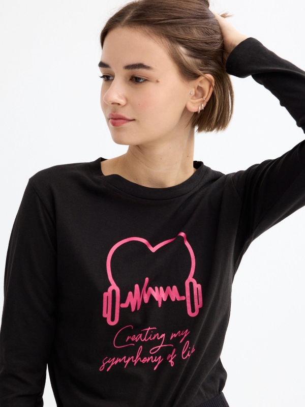 Long sleeve black graphic t-shirt black detail view