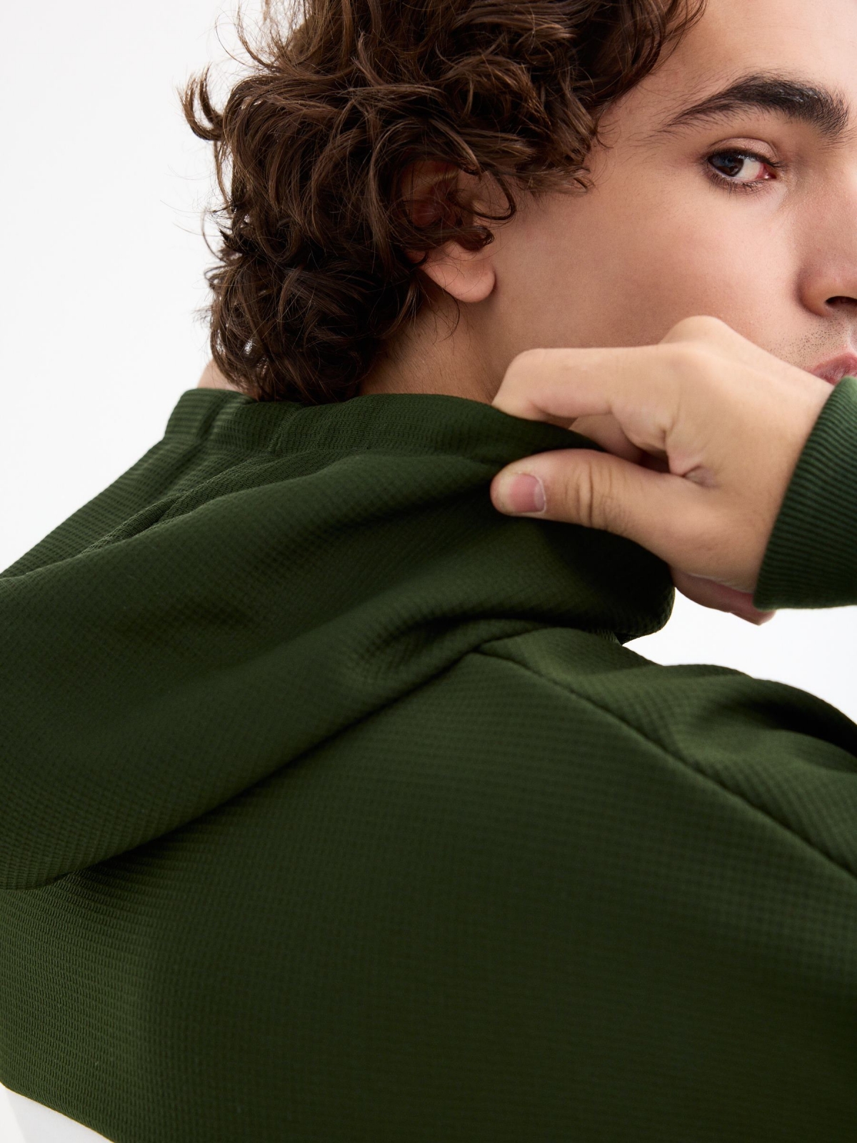 Sweatshirt de tamanho grande com capuz verde preto vista detalhe