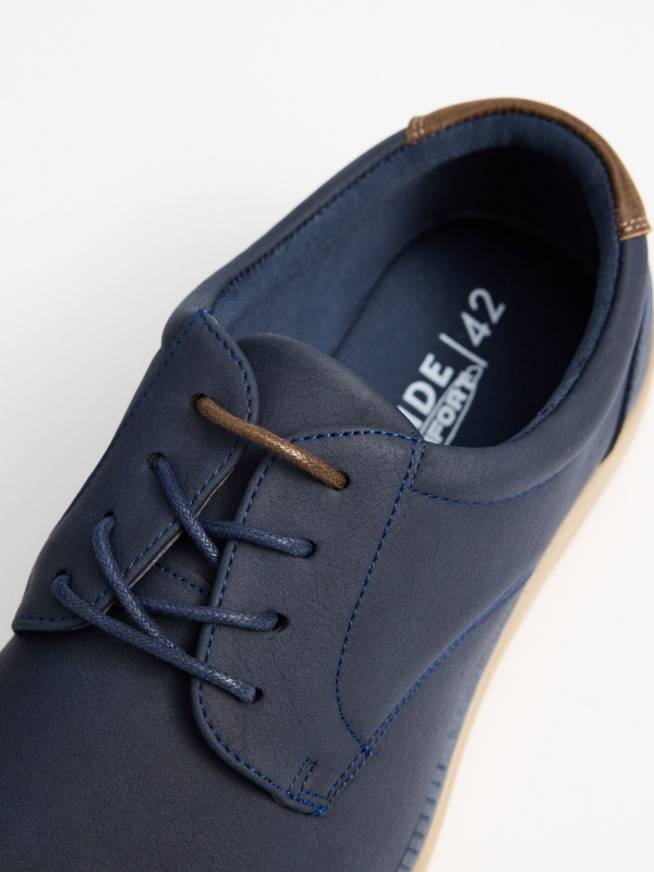 Zapato clásico suela deportiva azul azul vista detalle