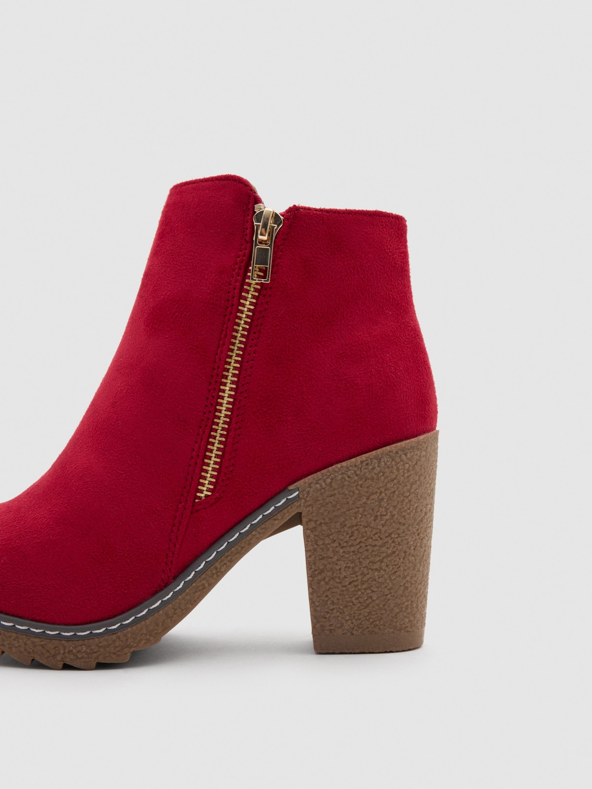 Heeled boots with double zipper red detail view