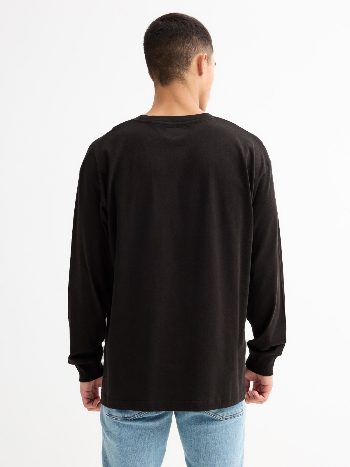 Basic long sleeve black t-shirt black middle back view