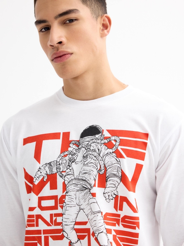 Long sleeve white graphic t-shirt white detail view