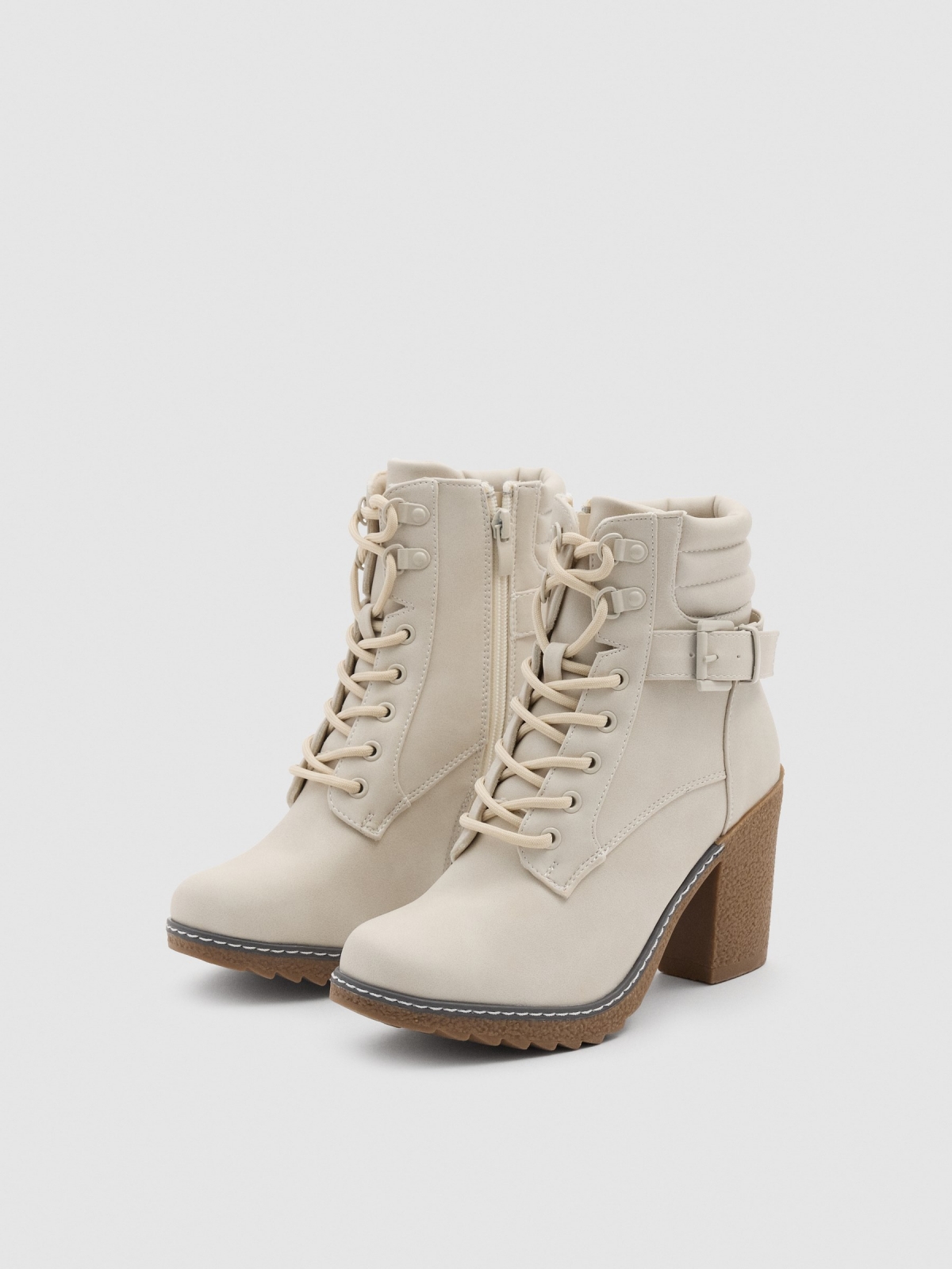 Mountain boots with heels beige 45º front view