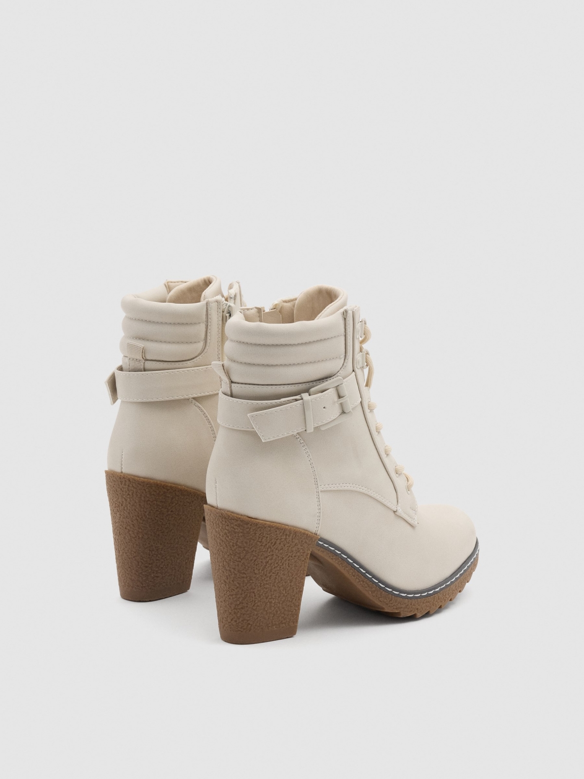 Mountain boots with heels beige 45º back view