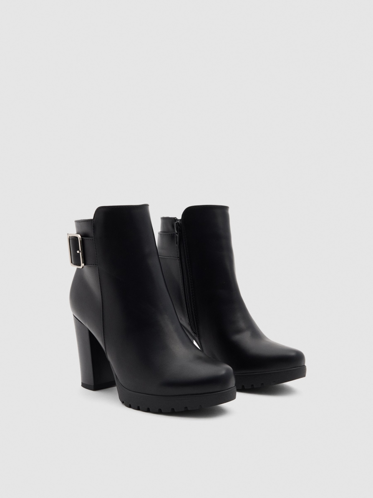 Wide-heeled boots with buckle black 45º front view