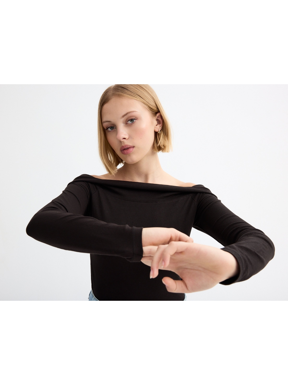 %Extra% Long sleeve black t-shirt with bardot neckline black %Extra% Long sleeve black t-shirt with bardot neckline black