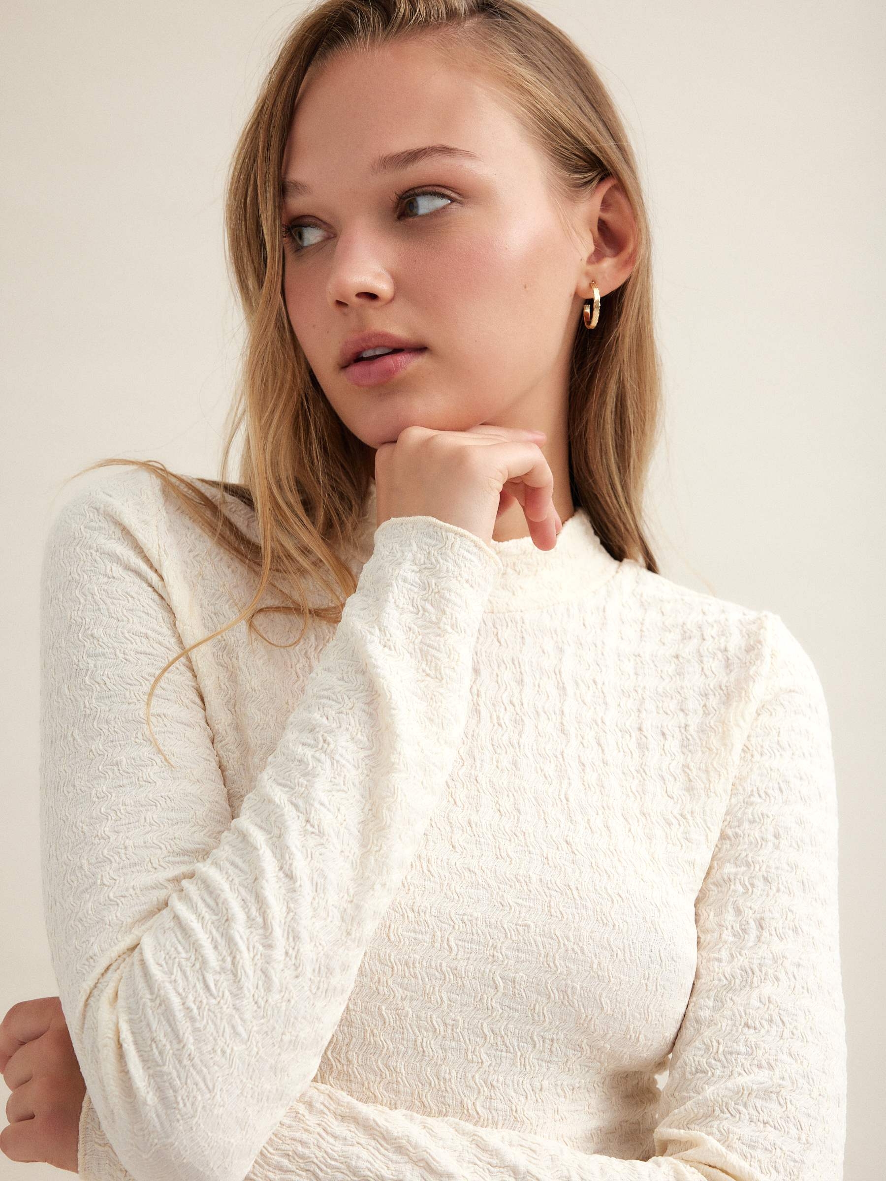 Textured T-shirt beige middle front view